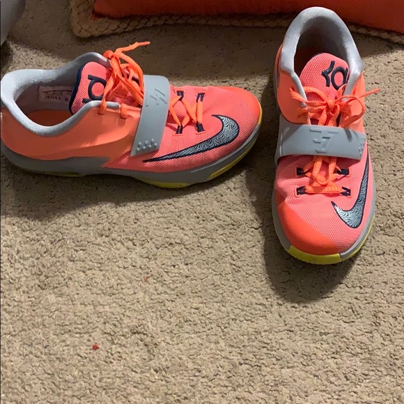KD shoes - Picture 2 of 3